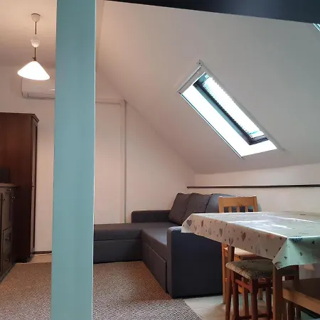 Muskátli Apartman * Parád