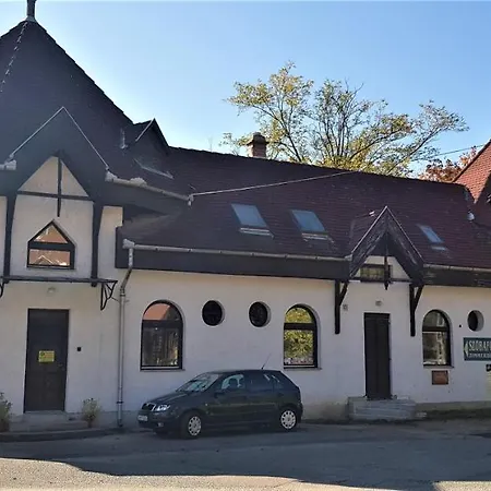 Muskátli Apartman Apartamento *